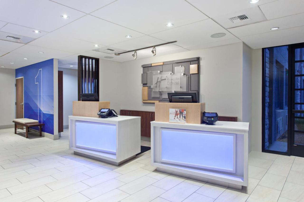 Express Mira Mesa By Ihg Hotel 2*