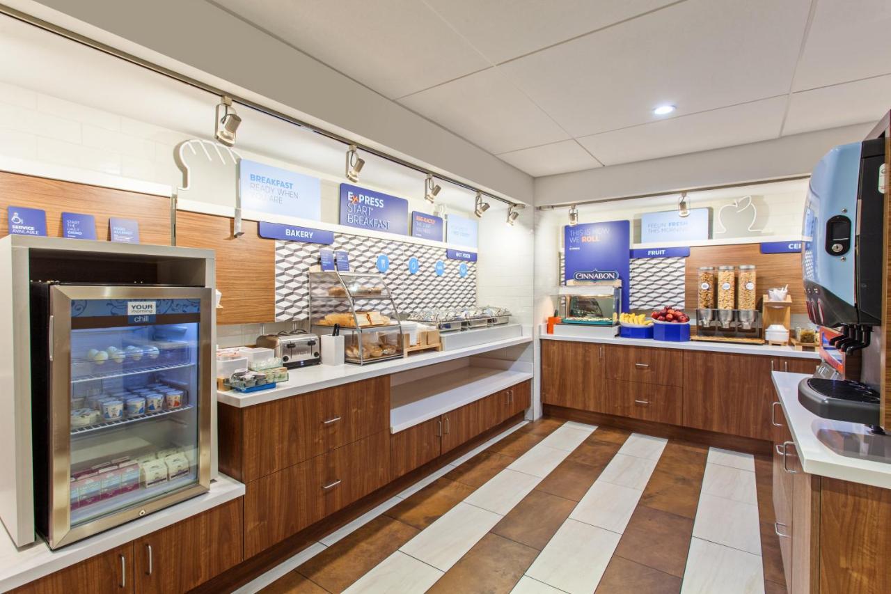Express Mira Mesa By Ihg Hotel 2*