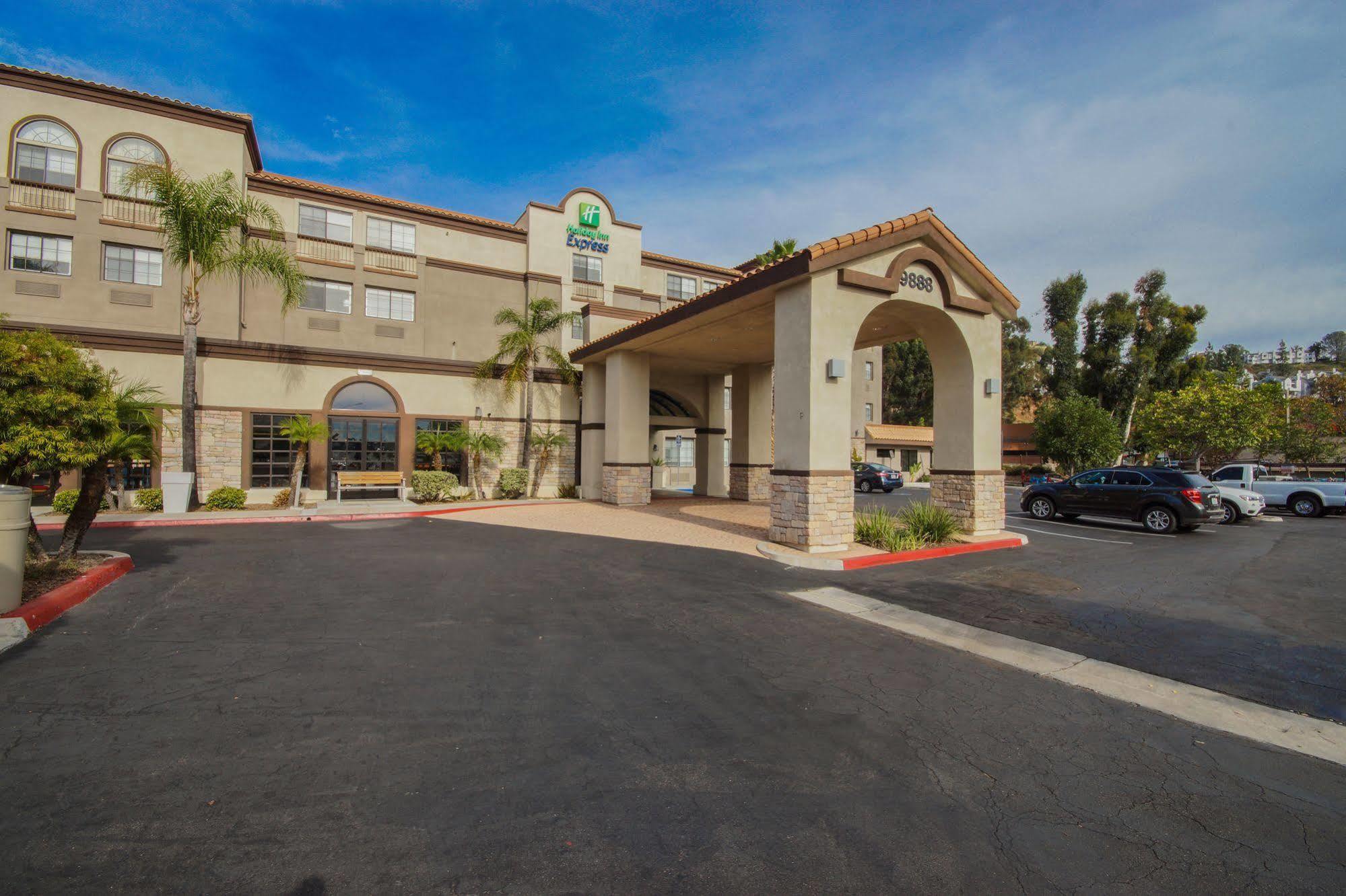 Express Mira Mesa By Ihg Hotel 2*