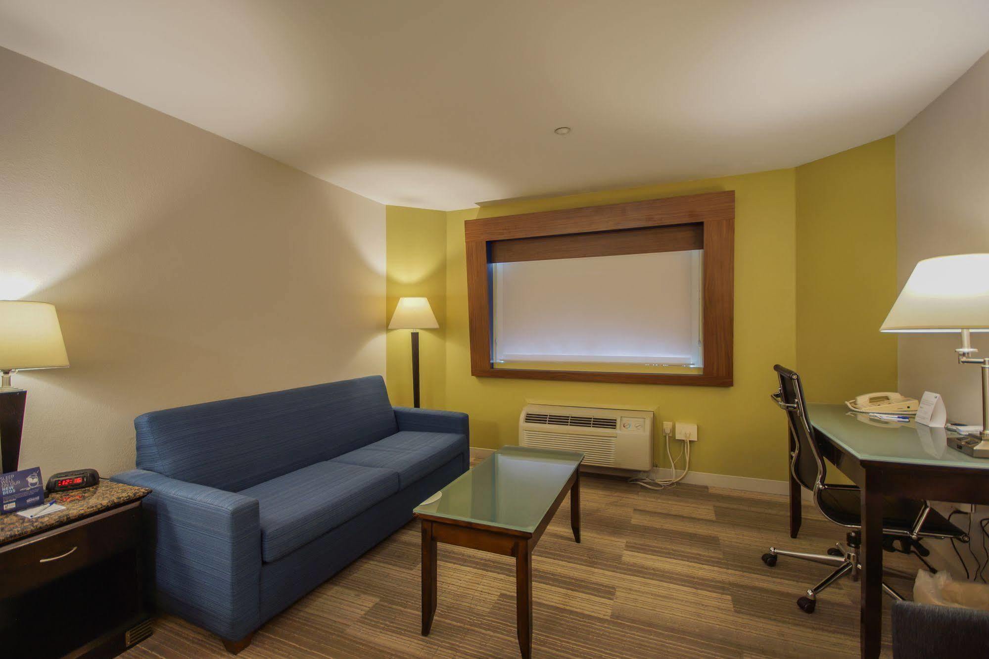 Hotel Express Mira Mesa By Ihg 2*
