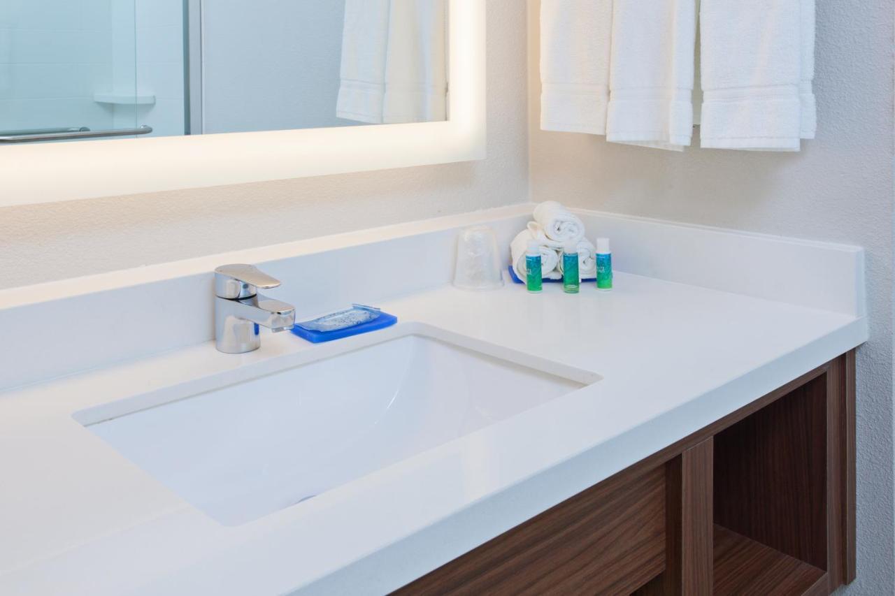Express Mira Mesa By Ihg 2*