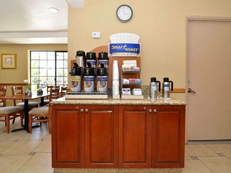 Hotel Express Mira Mesa By Ihg