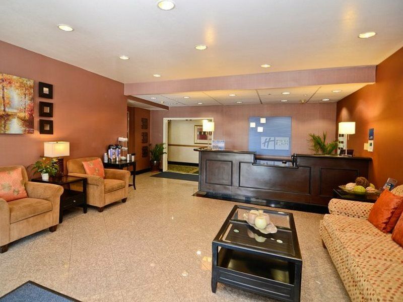 Express Mira Mesa By Ihg Hotel 2*